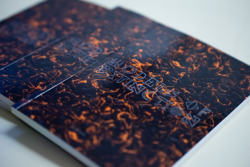 &Scaron;um journal and "Models of Extinction"