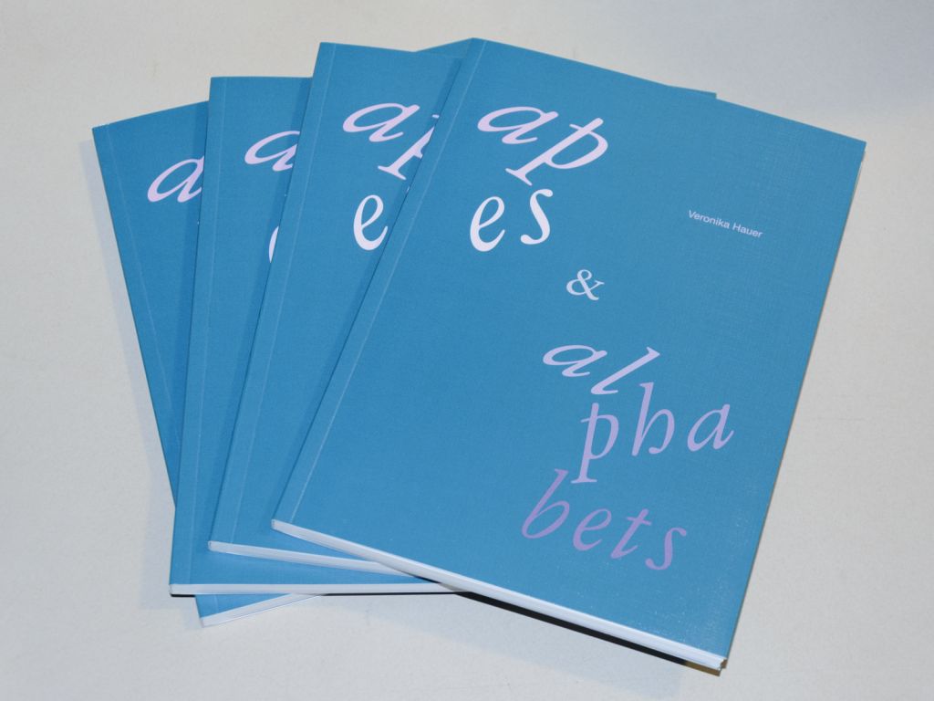 Veronika Hauer – apes & alphabets