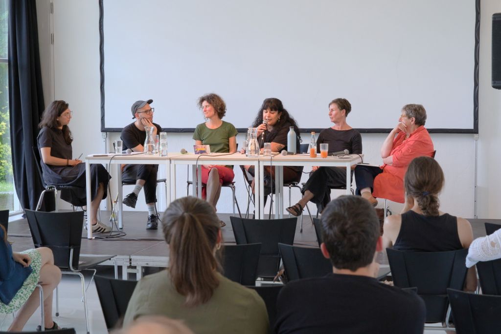 Who Cares? Raub in der Fürsorge und Versorgung