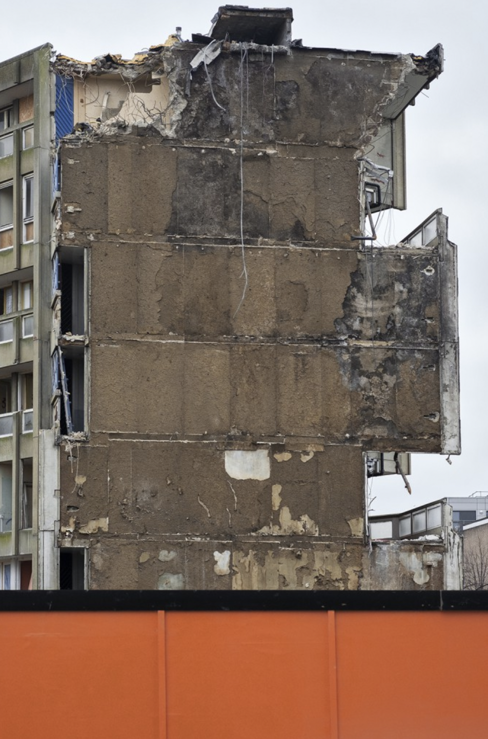 A Photographic Approach to a Vanishing Architecture