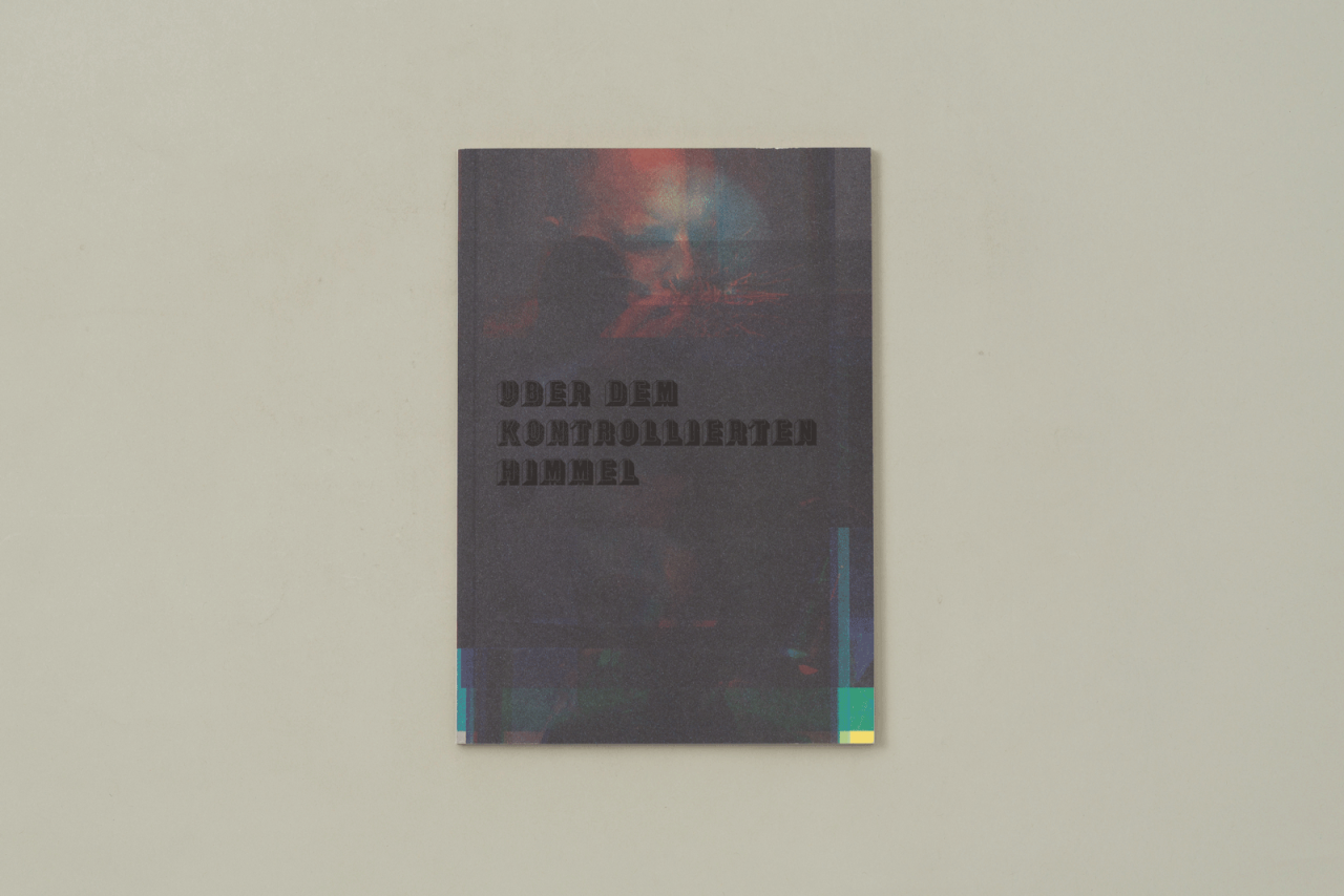 Schwarzer Freitag / Über dem kontrollierten Himmel