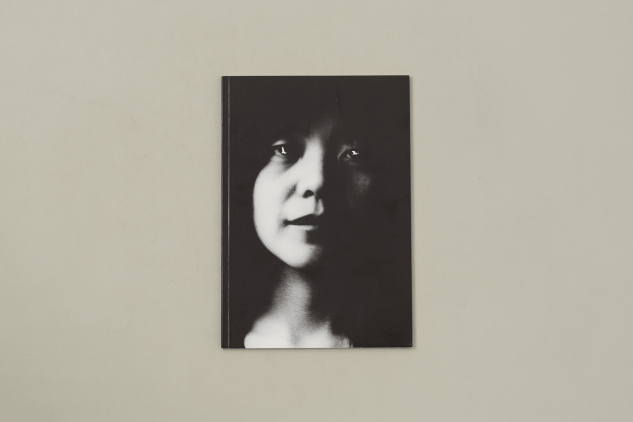 Die Kranichmaske die bei Nacht strahlt