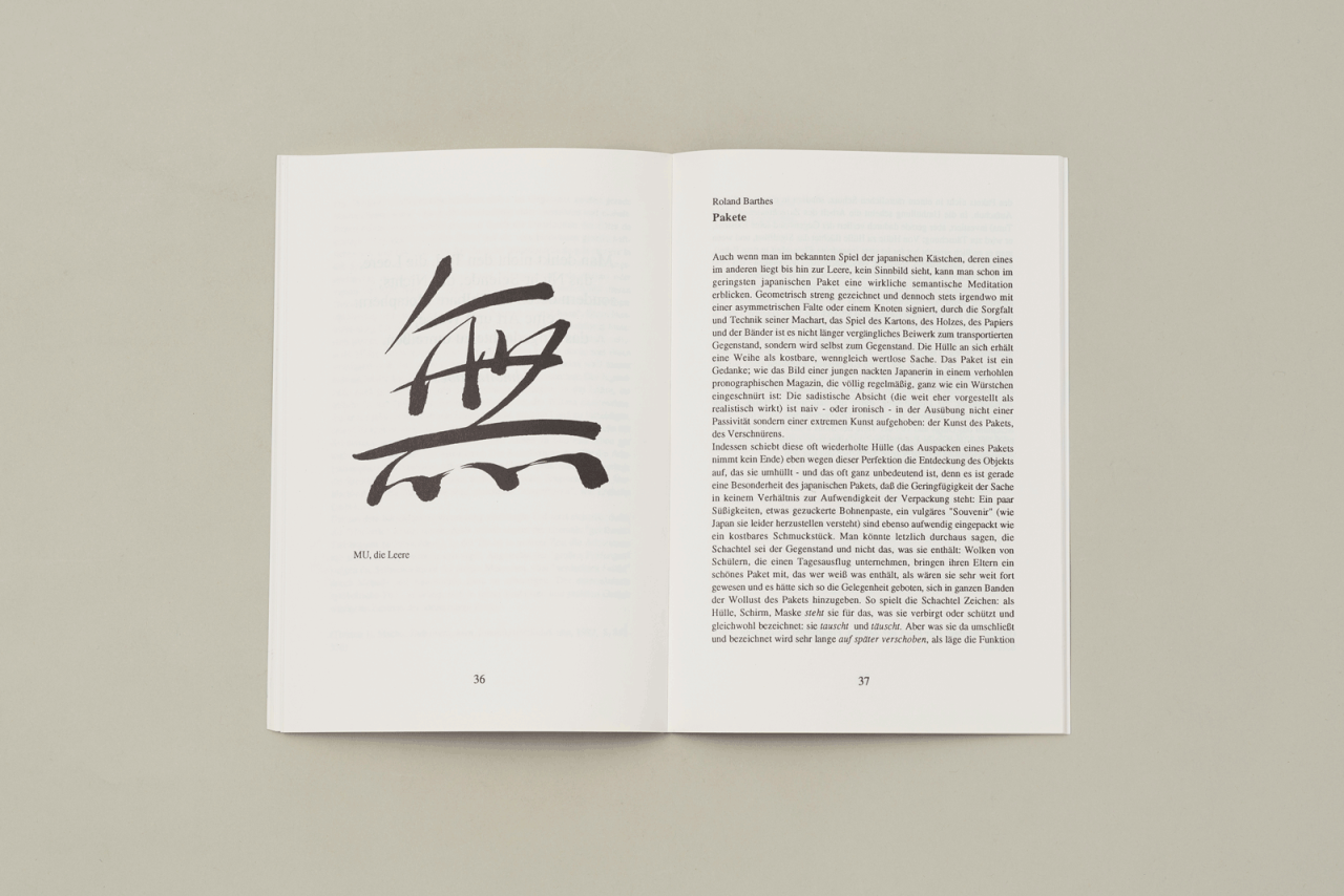 Die Kranichmaske die bei Nacht strahlt